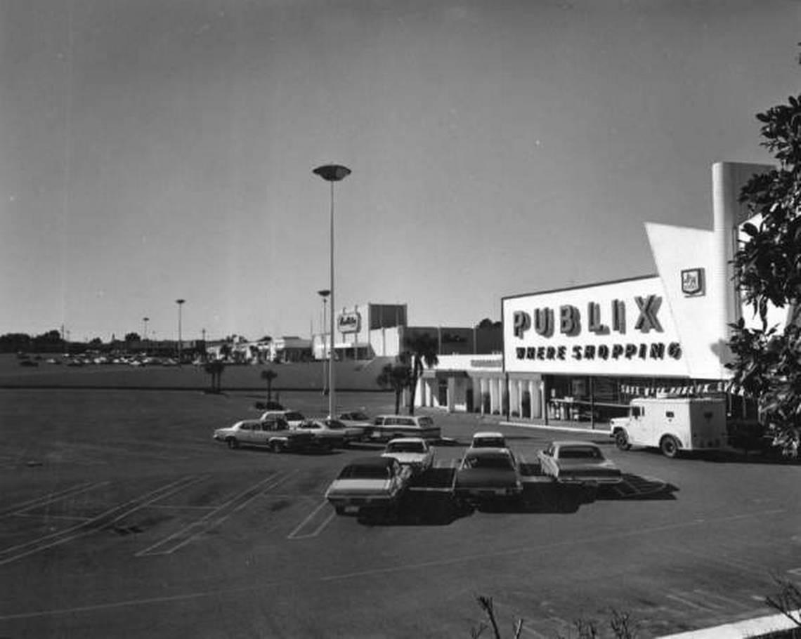 A Publix in Gainesville in 1971. State Archives of Florida, Florida Memory