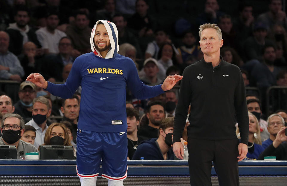 &#x0091d1;&#x005dde;&#x0052c7;&#x0058eb;Stephen Curry&#x003001;&#x006559;&#x007df4;Steve Kerr&#x003002;(Photo by Jim McIsaac/Getty Images)