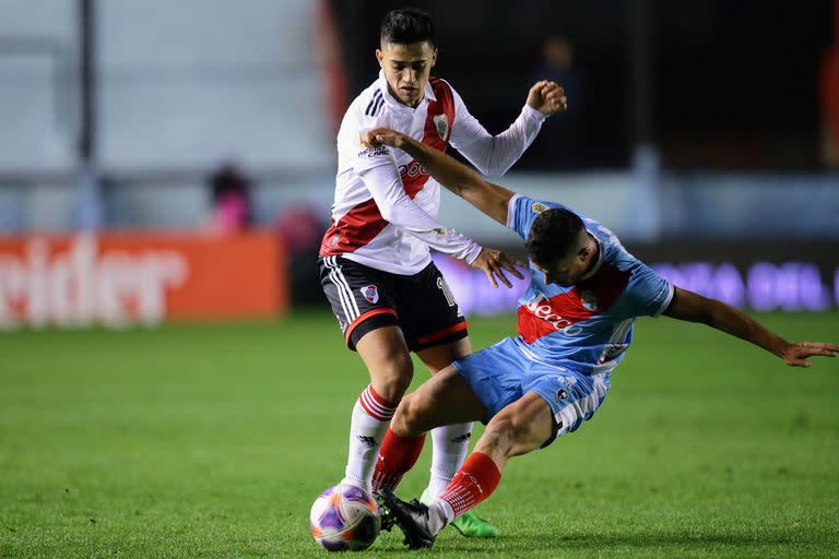 Solari, frenado por el cruce de un rival