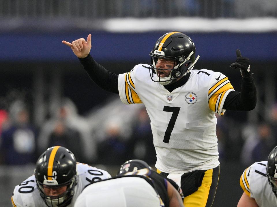 Ben Roethlisberger signals before a play against the Baltimore Ravens.