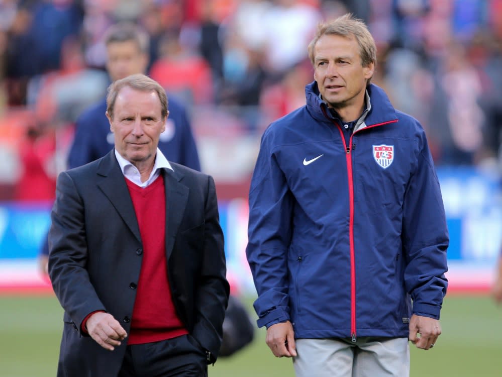 Alte Bekannte: Jürgen Klinsmann (r.) und Berti Vogts (IMAGO/Kelley L Cox)