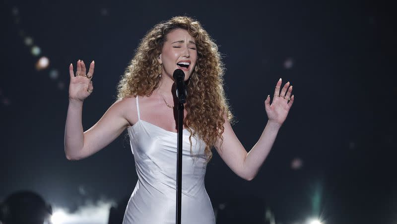 Loren Allred performs a new version of “Never Enough” on “America’s Got Talent: Fantasy League.” 