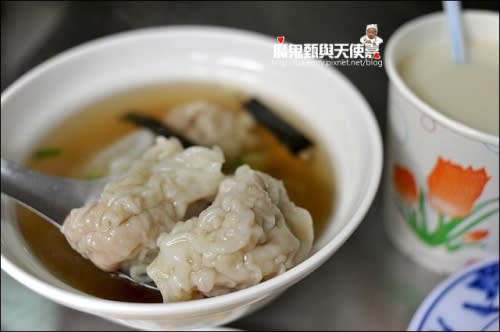 《基隆景點美食小吃》基隆中正公園．壽山亭龍貓公車站彩繪．周記豆漿店在地早午餐