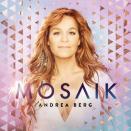 Kaum Make-up, keine Verrenkungen im spektakulären Dress und auch keine fantastischen Traumlandschaften im Hintergrund - ist das noch unsere Andrea Berg? Ja! Auf dem Cover zu ihrem aktuellen Studioalbum "Mosaik" (2019) zeigt die Schlagerkönigin sich mal von ihrer natürlichen Seite - und das steht ihr unheimlich gut! (Bild: Bergrecords)