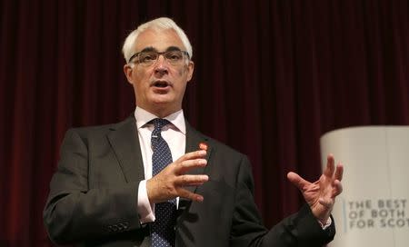 Alistair Darling, the leader of the campaign to keep Scotland part of the United Kingdom, speaks at a "Better Together" rally in Dundee, Scotland August 27, 2014. REUTERS/Russell Cheyne