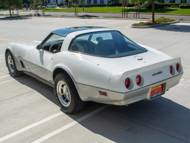 corvette stingray 1982