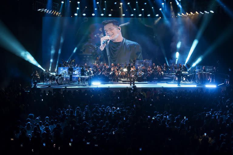 Ricky Martin, con orquesta, durante su última actuación en Buenos Aires