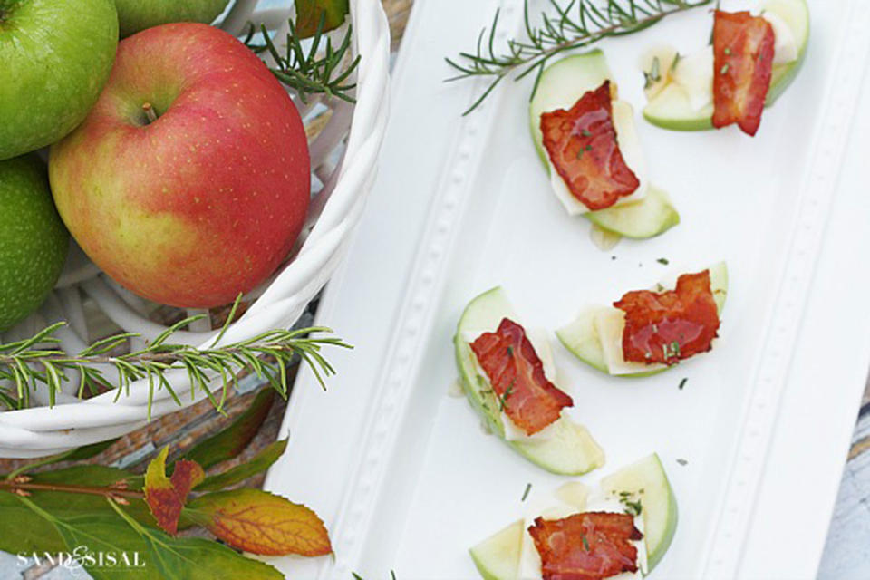 APPLE GOUDA BACON BITES WITH ROSEMARY HONEY DRIZZLE