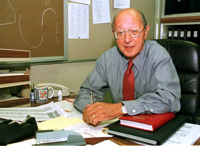 FILE PHOTO: Samuel Epstein is pictured in his office at the University of Illinois in Chicago