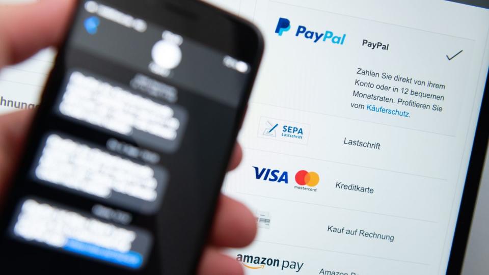 Die neuen Regeln für Kreditkartenzahlungen im Netz gelten nun seit einem halben Jahr. Laut Bafin bringen sie mehr Sicherheit. (Bild: dpa)