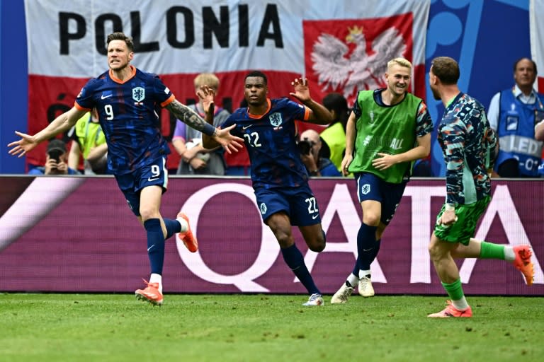 El delantero nerlandés Wout Weghorst tras marcar el gol de la victoria (2-1) de Países Bajos ante Polonia en la primera jornada del grupo D de la Eurocopa-2024, el 16 de junio de 2024 (GABRIEL BOUYS)