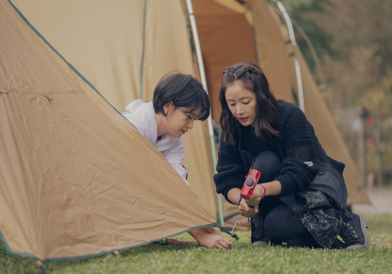 《光露營就很忙了》從搭帳篷開始，一切都要自己來。TVBS
