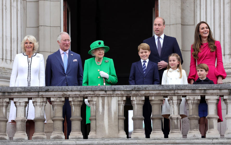 Camilla, Duchess of Cornwall, Prince Charles, Prince of Wales, Queen Elizabeth II, Prince George of Cambridge, Prince William, Duke of Cambridge, Princess Charlotte of Cambridge, Catherine, Duchess of Cambridge and Prince Louis of Cambridge on the balcony of Buckingham Palace during the Platinum Jubilee Pageant in London on June 5, 2022.<span class="copyright">Chris Jackson—Getty Images</span>