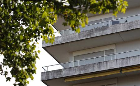 File photo of an apartment building in Munich November 4, 2013, where it is believed that German customs discovered missing artworks. REUTERS/Michaela Rehle/Files