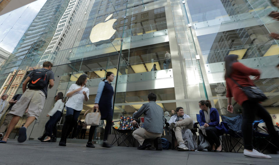 Pedestrians walk past buyers of new Apple products who have begun to camp outside the company's flagship Australian store in Sydney, September 15, 2016 on the eve of the iPhone 7 going on sale. REUTERS/Jason Reed