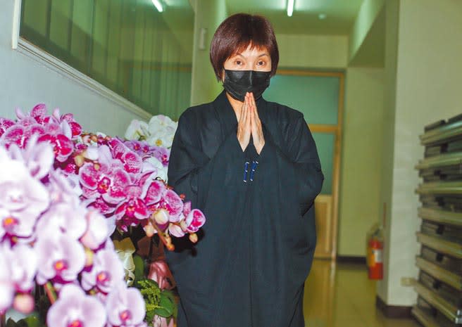 唐美雲昨參加祈福法會，她近來為家事和公事暴瘦7公斤。（粘耿豪攝）