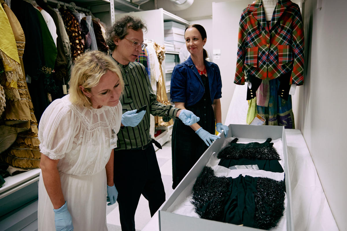 Los Angeles Museum Hosts Fashion Exhibition