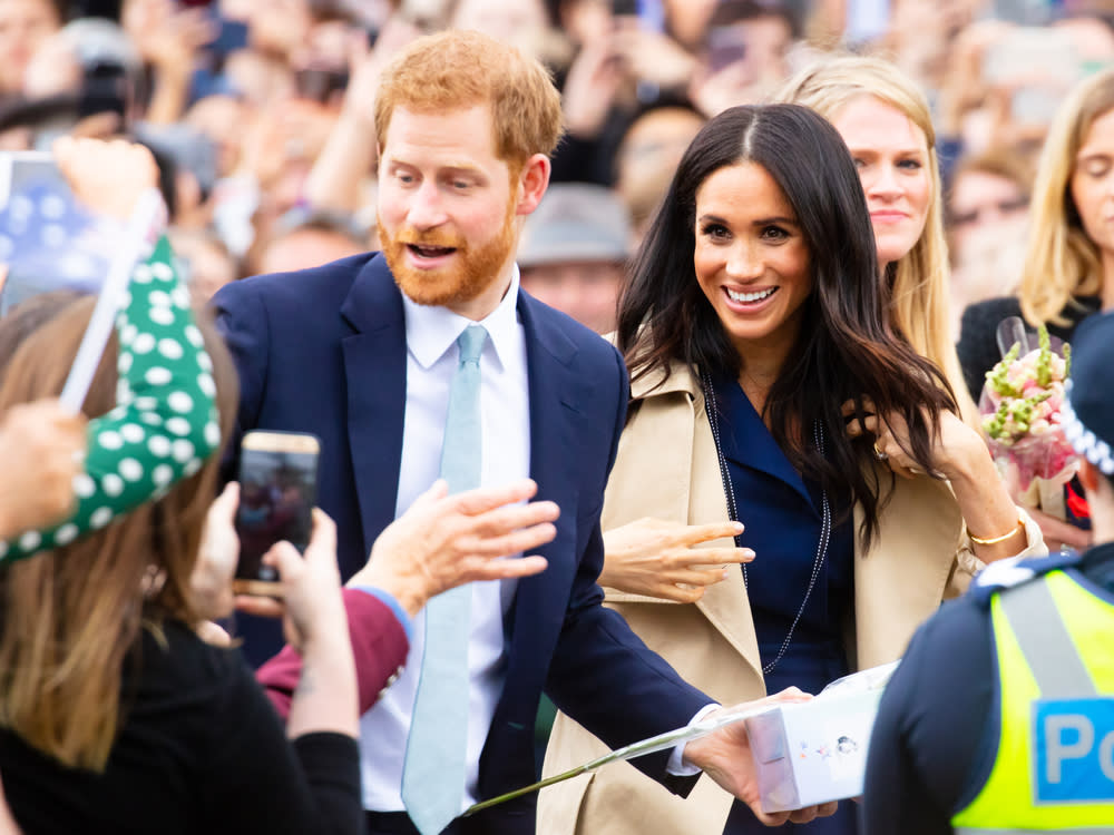 Prinz Harry und Herzogin Meghan traten im Frühjahr von ihren royalen Verpflichtungen zurück (Bild: FiledIMAGE / Shutterstock.com)