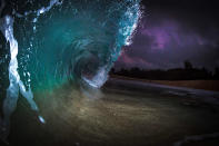 <p>A rolling wave during stormy conditions at the shore of the island of Oahu. (Photo: Marco Mitre/Caters News) </p>