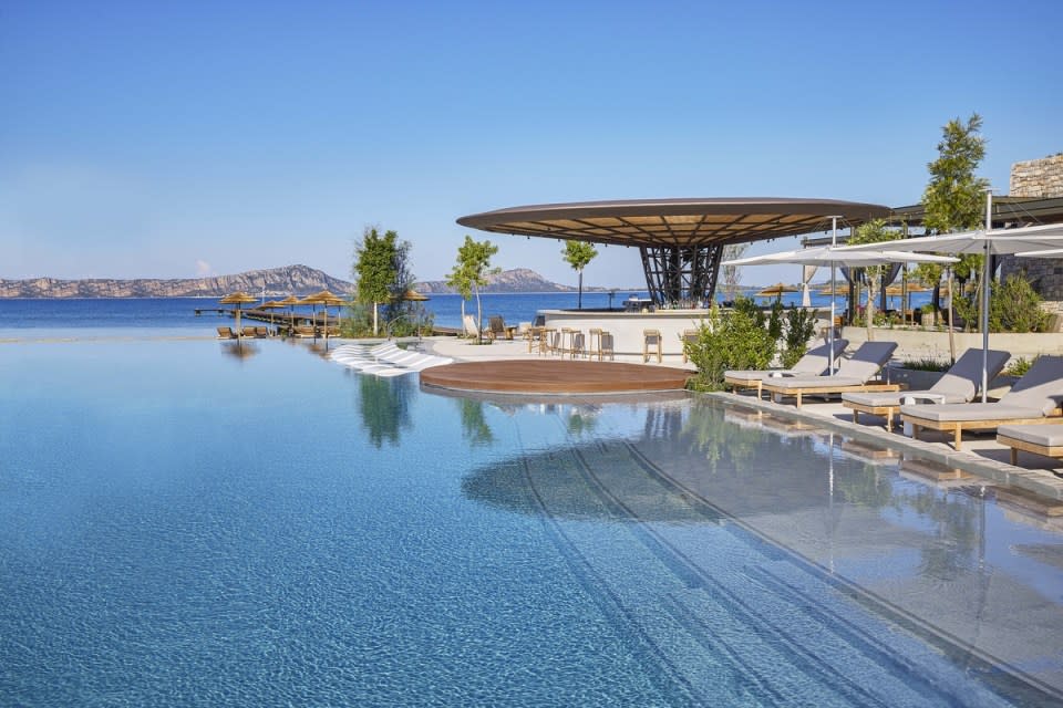 The W Costa Navarino