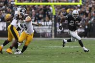 Oakland Raiders running back Darren McFadden (20) carries the ball against the Pittsburgh Steelers during the second quarter at O.co Coliseum. Mandatory Credit: Kelley L Cox-USA TODAY Sports