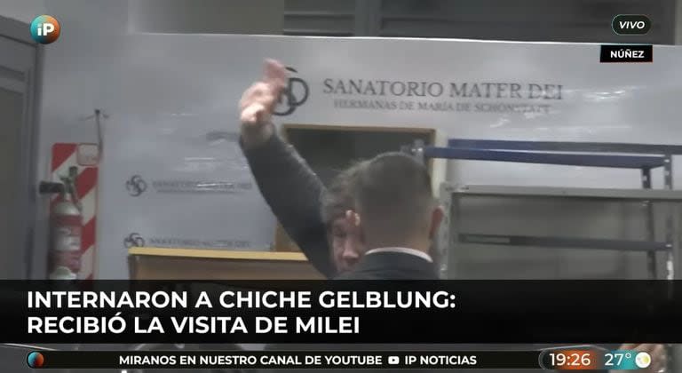 El momento en el que Javier Milei salía del Sanatorio Mater Dei tras visitar a Chiche Gelblung (Foto: captura TV)