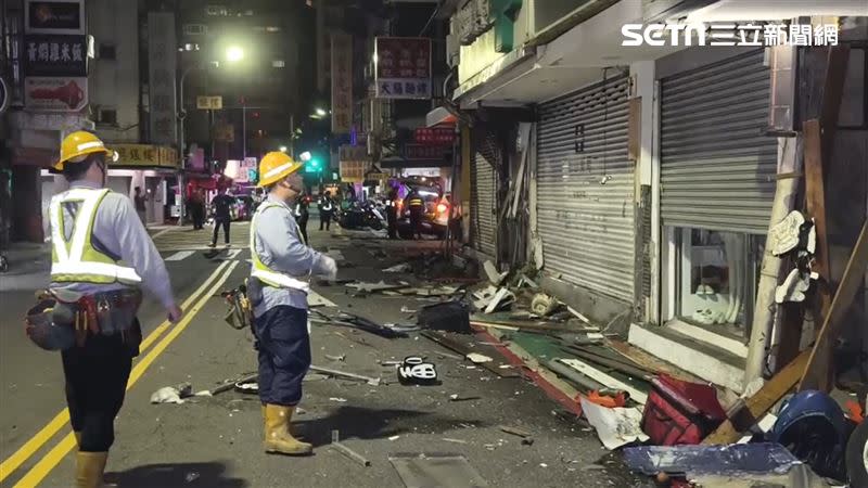 台北松山區今天凌晨發生休旅車擦撞多間店家的事故。（圖／翻攝畫面）