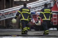 <p>Dass der Beruf des Feuerwehrmanns auf Platz zwei landet, verwundert wenig: Oft liegt das Leben anderer Menschen in ihrer Hand. Der Job ist zudem körperlich anstrengend und kann an der Psyche zehren, denn es kommt immer wieder auch zu tragischen Fällen. </p>