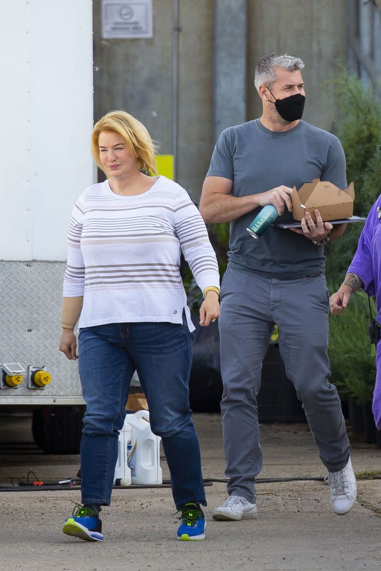 Renée Zellweger fue visitada en el set por su novio, Ant Anstead