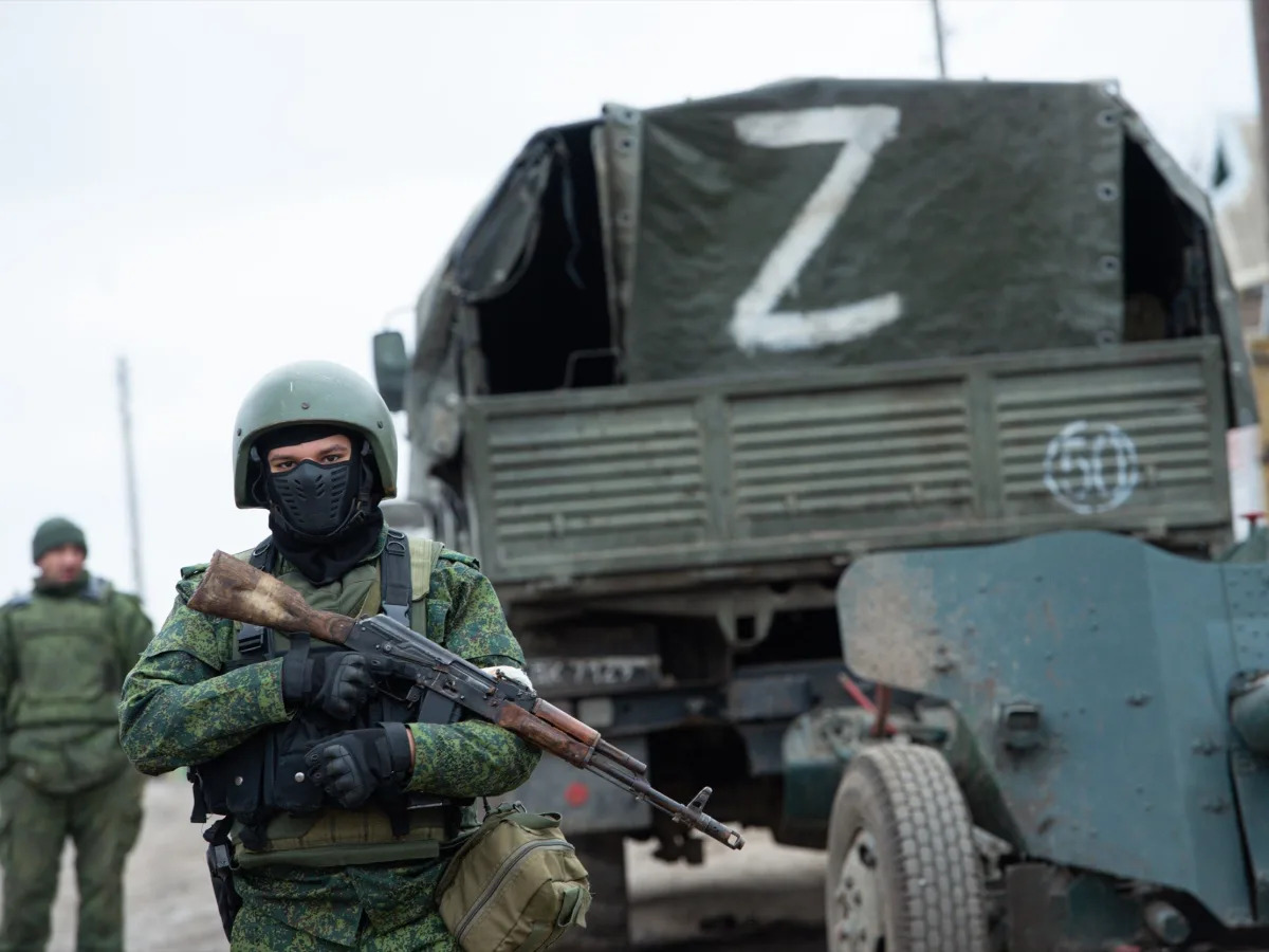 Hundreds of Russian troops are refusing to invade Ukraine, lawyer says, as a gro..