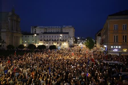 People protest against the Supreme Court legislation in Warsaw, Poland, July 20, 2017. Agencja Gazeta/Agata Grzybowska/via REUTERS