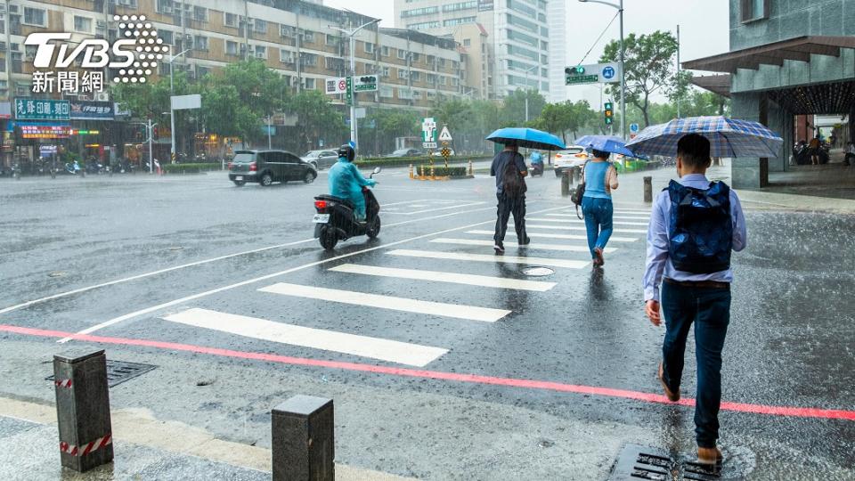 台灣冬天經常下雨。（示意圖／Shutterstock達志影像）