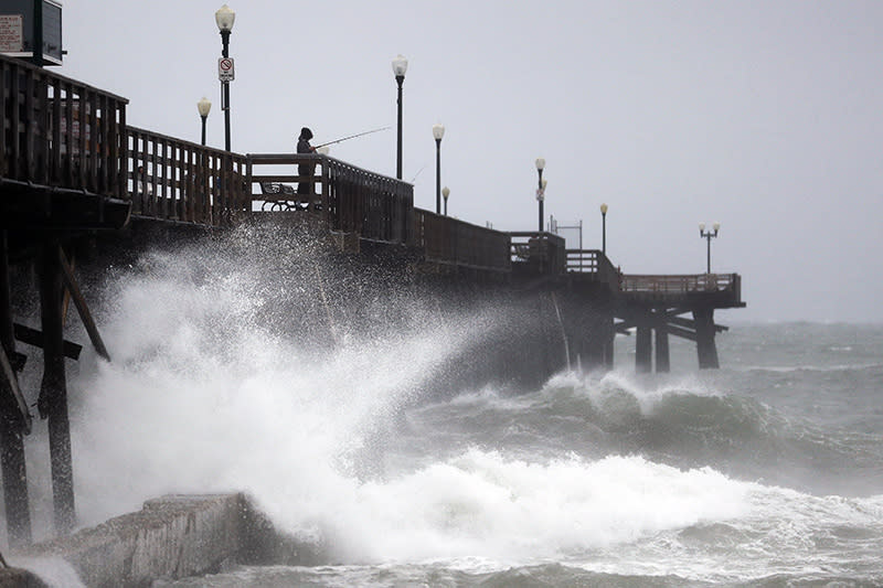 Powerful storm pounds Southern and Central California