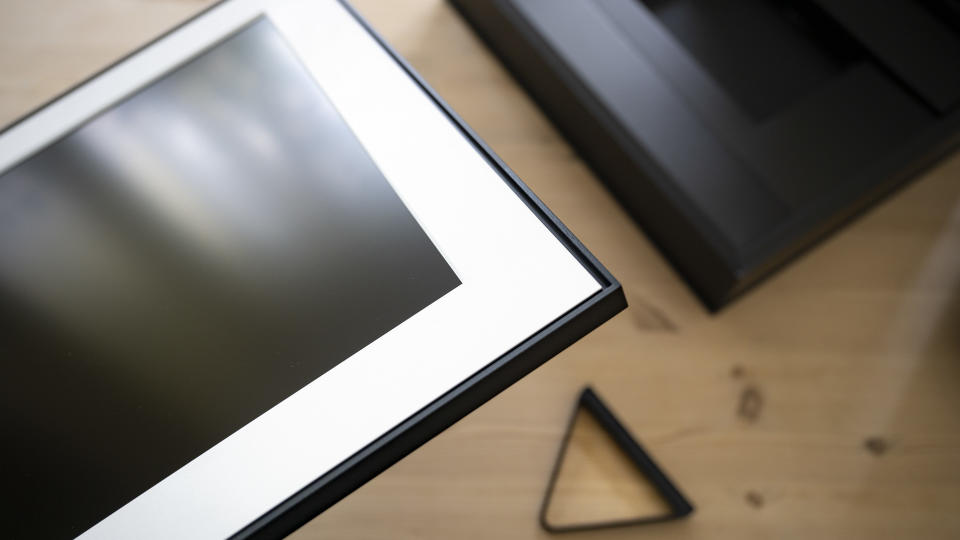 Closeup of the Aura Walden digital photo frame's finish