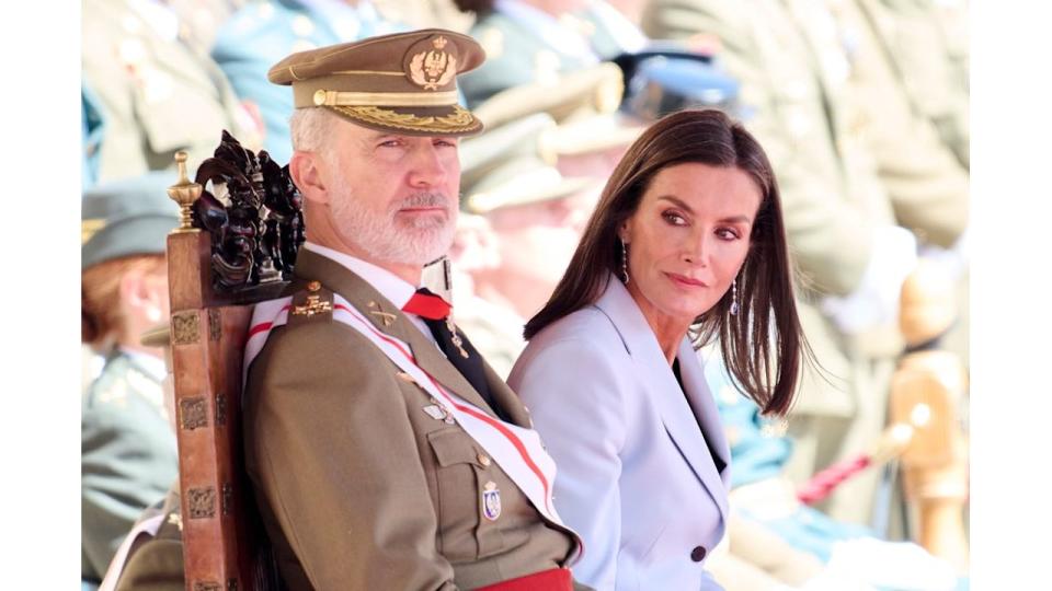 King Felipe in military uniform and Letizia looking around; both sat on thrones