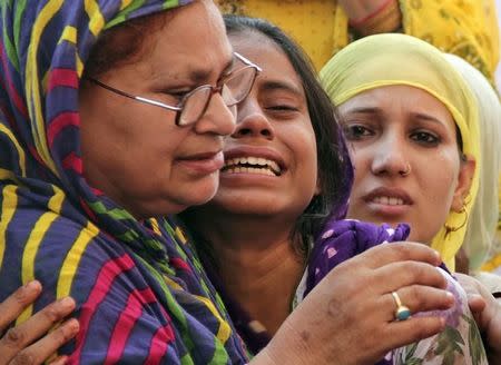 Relatives of Mohammad Akhlaq mourn after he was killed by a mob on Monday night, at his residence in Dadri town, in Uttar Pradesh, September 29, 2015. REUTERS/Stringer