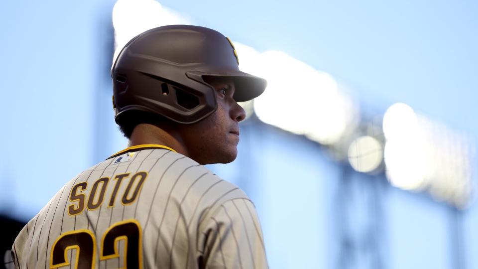 SAN FRANCISCO, CALIFORNIA - SEPTEMBER 25: Juan Soto #22 of the San Diego Padres waits to bat against the San Francisco Giants in the first inning at Oracle Park on September 25, 2023 in San Francisco, California. (Photo by Ezra Shaw/Getty Images)
