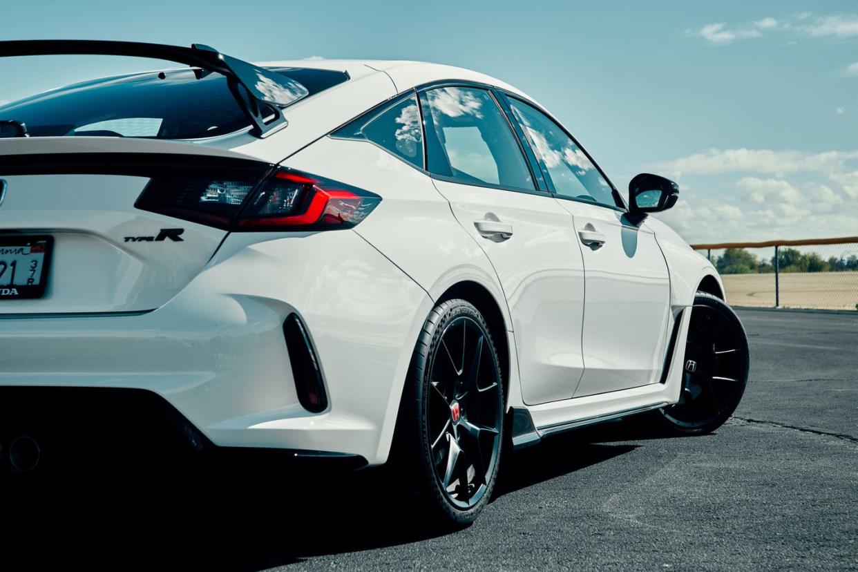 2023 toyota gr corolla vs honda civic type r