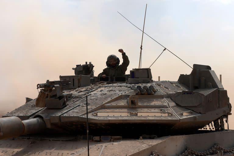 Un tanque israelí en un operativo cerca de la frontera con la Franja de Gaza. (Menahem KAHANA / AFP)