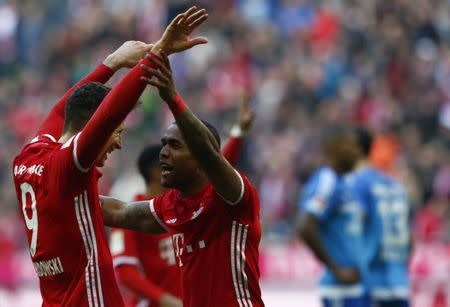 Football Soccer - Bayern Munich v Hamburg SV - German Bundesliga - Allianz Arena, Munich, Germany - 25/02/17 - Robert Lewandowski and Douglas Costa celebrate Bayern Munich goal v Hamburg SV. REUTERS/Michaela Rehle.