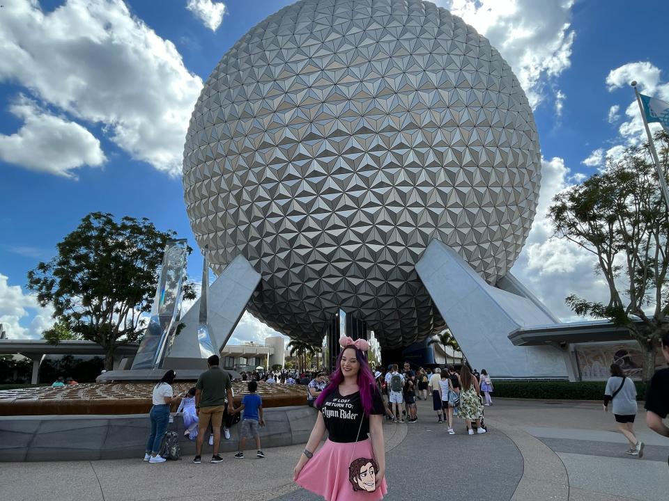 jenna in front of epcot ball