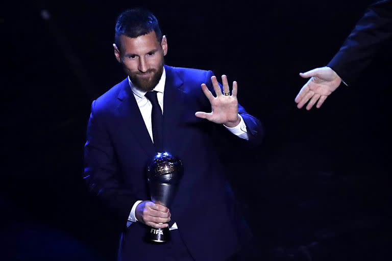 Lionel Messi recibe el premio de la FIFA al mejor jugador (Best FIFA Mens player), en Milan, el 23 de septiembre de 2019