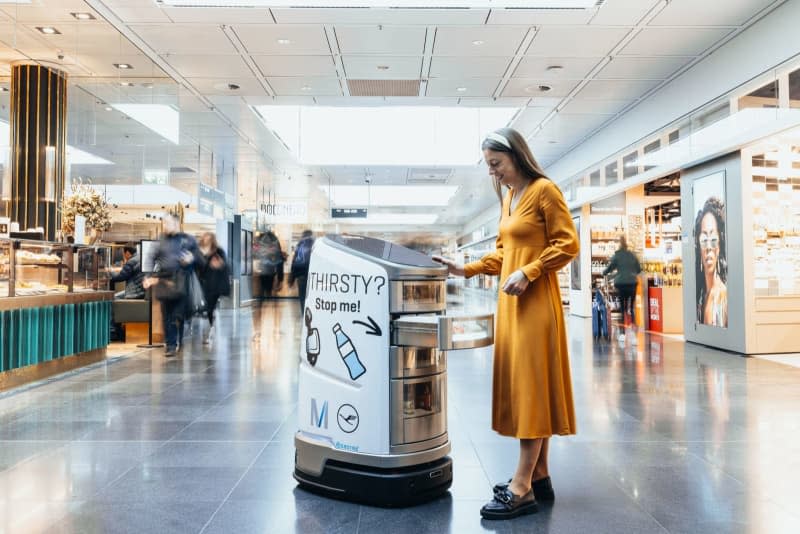 An autonomous snackbot is now rolling around Munich Airport offering weary travellers sustenance. L. Sammetinger/Munich Airport/dpa