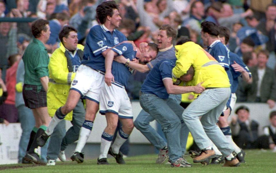 GARY ABLETT AND GRAHAM STUART, WHO HAD THE WINNING GOAL, CELEBRATE AFTER DEFEATING WIMBLEDON 3-2 AT GOODISON PARK, EVERTON - AllSport/Clive Brunskill