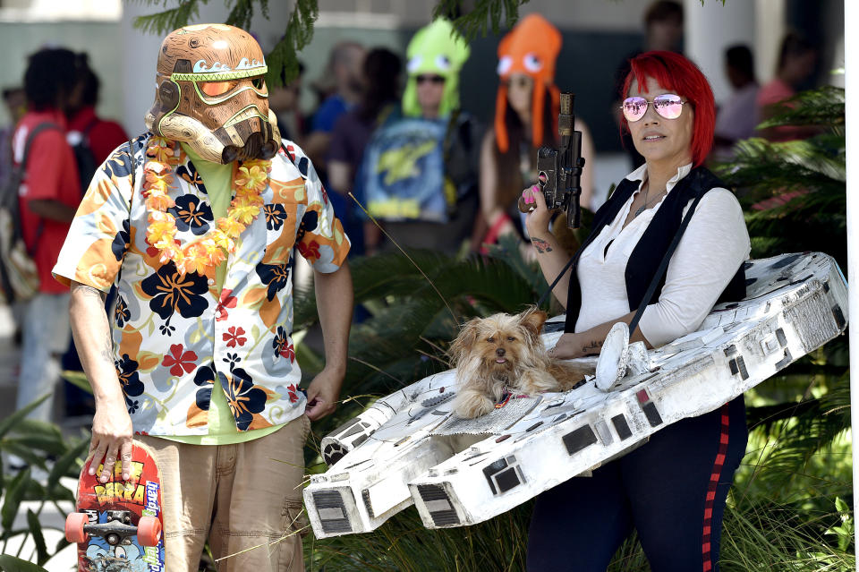 <p>Jamie Solano dressed as a Stormtrooper and Nicki Solano dressed as Han Solo with her dog Penny Lane sitting in a Millennium Falcon carrier at Comic-Con International on July 20 in San Diego. (Photo: Chris Pizzello/Invision/AP) </p>