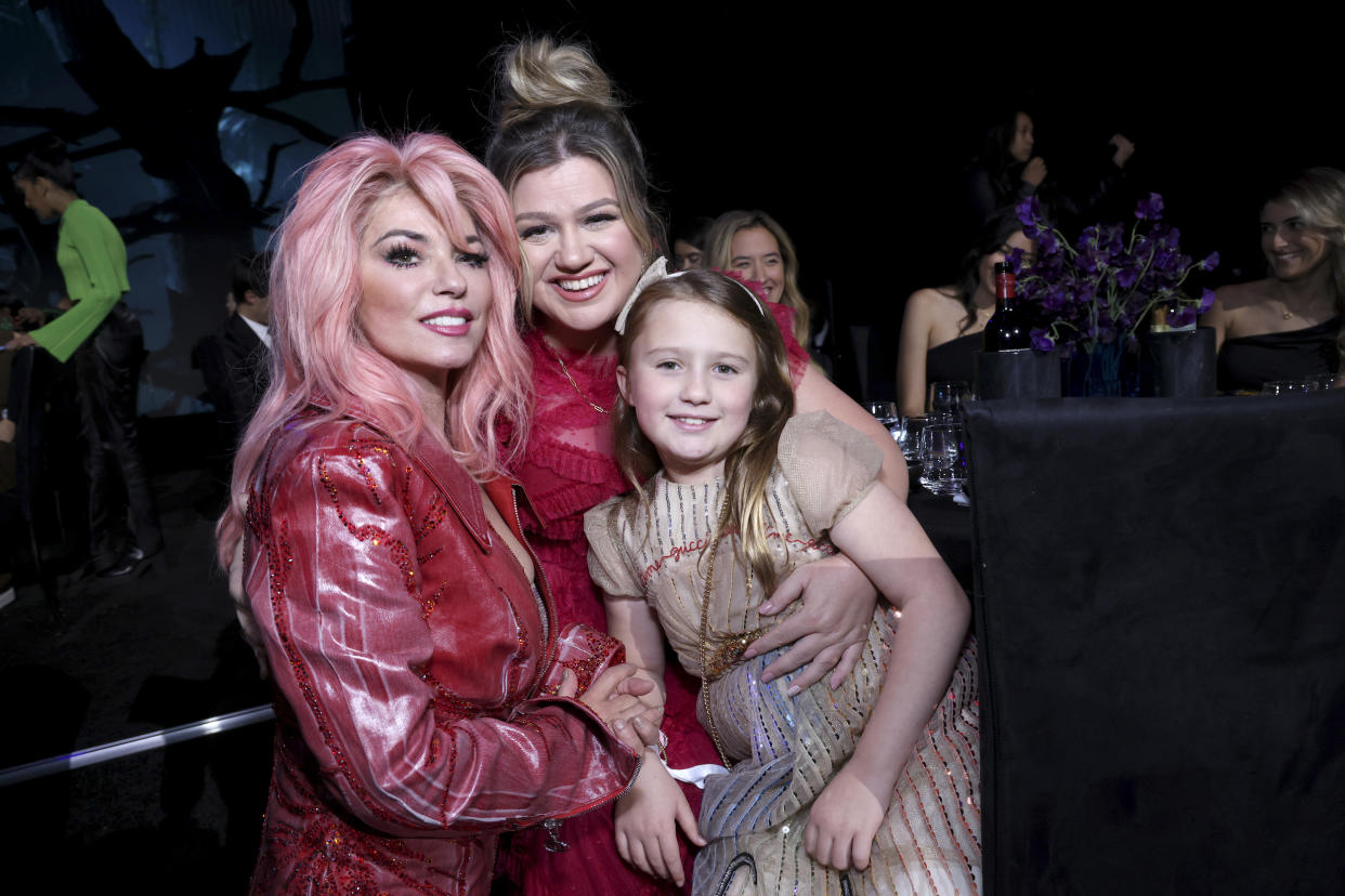 The mother-daughter duo also snapped a photo with Shania Twain at the awards show. (Mark Von Holden/E! Entertainment/NBC / E! Entertainment/NBC via Getty Images)