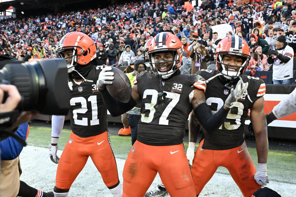 Browns Myles Garrett Za'Darius Smith Texans