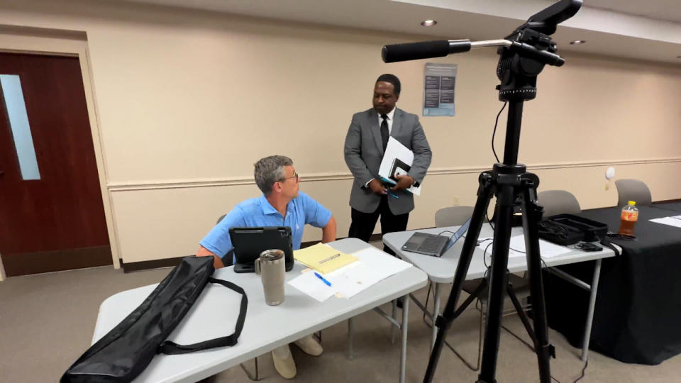 <em>Bennettsville City Attorney Mason King informs City Administrator William Simon that city council may have violated the state’s open meetings law by going into executive session for a reason not allowed by law. (WJXY Photo/Jody Barr)</em>