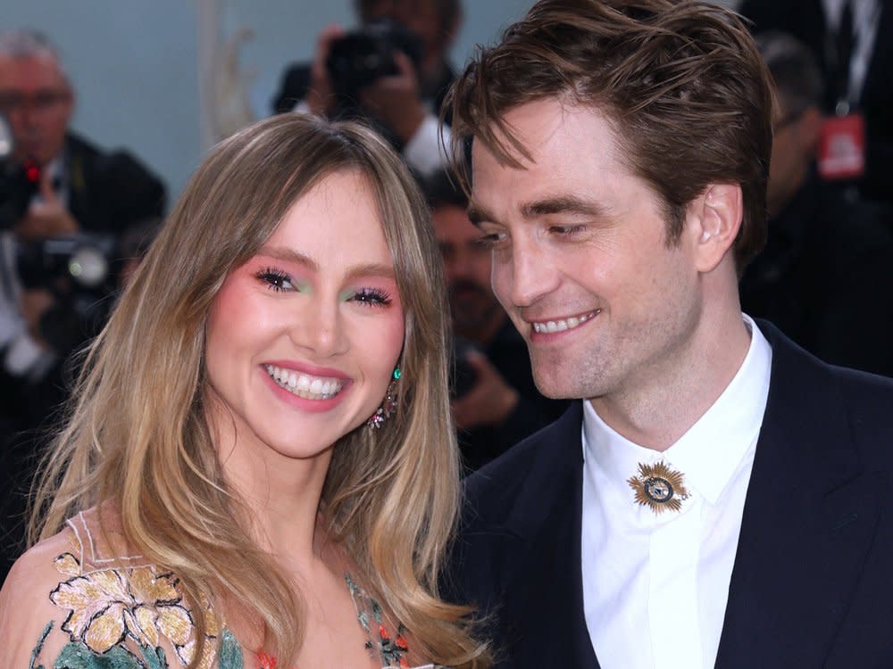 Suki Waterhouse und "Twilight"-Star Robert Pattinson sind zum ersten Mal Eltern geworden. (Bild: imago/ABACAPRESS)