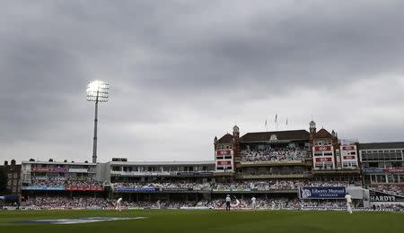 Cricket - England v Australia - Investec Ashes Test Series Fifth Test - Kia Oval - 23/8/15 General view of the match being played under lights Action Images via Reuters / Paul Childs Livepic